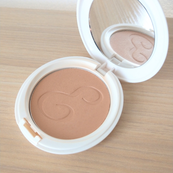Embryolisse Radiant Complexion Compact Powder - Picture 1 of 3